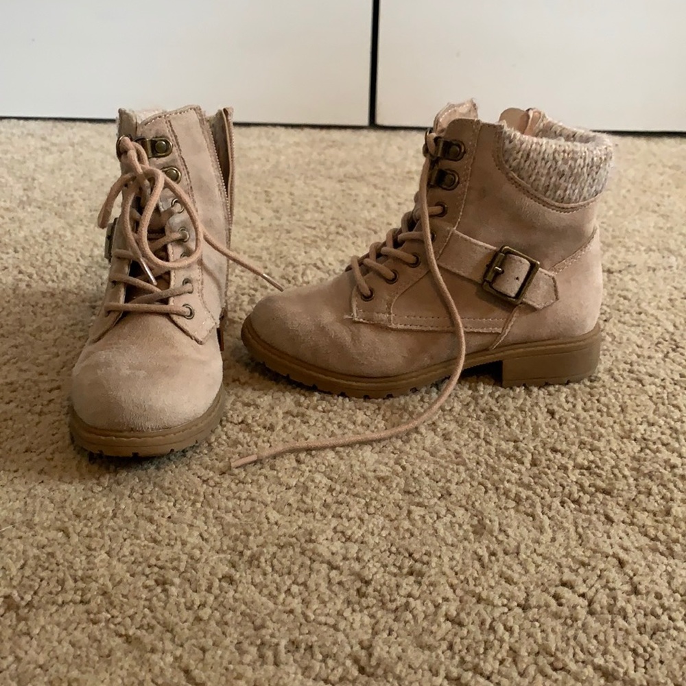 Light pink boots size 13 little girl fits more like a 12